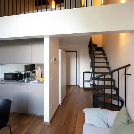 Maderni Breathtaking - By Myhomeincomo Apartment